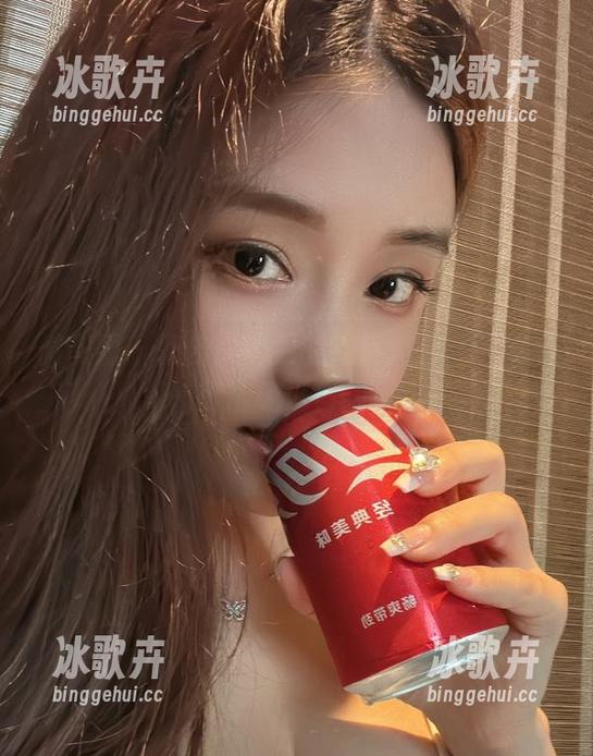 微密圈 - 警告！奶雯的裸足美图，下载后可能无法自拔！