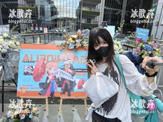 妖君白研在画室里挑选色彩，定制的兽耳阿米娅竟然有点让人想多了……