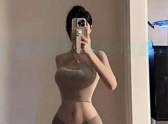 微密圈 – 紫色姿态，妮是老虎的写真岂能小觑！