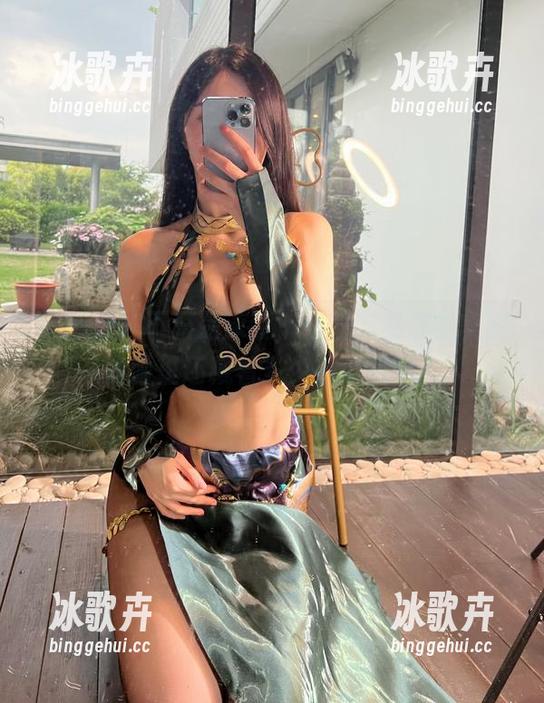 微密圈 - 不只是泳装，小玉吃果冻的美图资源里还藏着多少小心机呢？