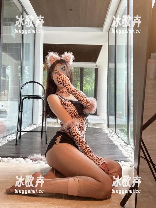 微密圈 - 当小玉吃果冻遇上JK，这下载连绵不绝，果然很有看头！