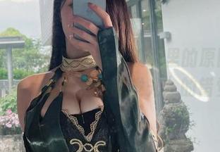 微密圈 – 小玉吃果冻在校服里的原图，竟然有种“无圣光也能发光”的错觉。
