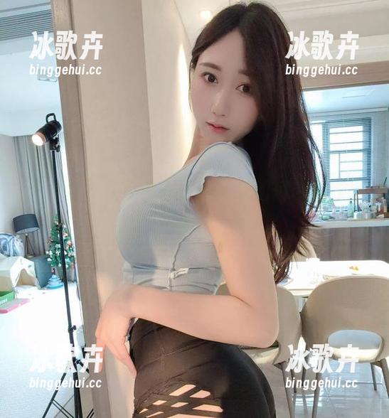 微密圈 - 免费看小玉吃果冻的吊带大作战，套图缺你不可！