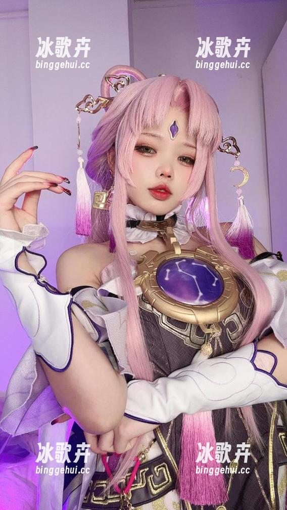 礼服穿搭必看！小瑶幺幺最新写真，让人不忍直视的美。