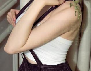 尤果网 – Mikka涵涵的裸足照片—因为鞋子有时候只是多余