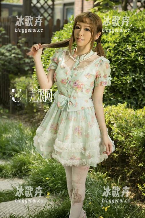 尤果网 - 青树的私拍短裙：图包里有些意想不到的轻盈
