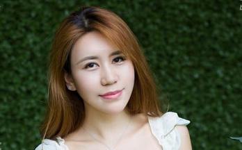 尤物馆 – “FoxYini孟狐狸”在天台的新写真更新，哪种姿势让你觉得恍若置身异境？