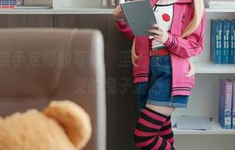 幼水铃衣亲手定制的写真，至于初音的时候，那是你心灵的兔子洞吧