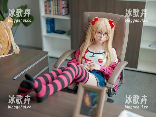 写真里的幼水铃衣，电子女友的存在感可以有多强？