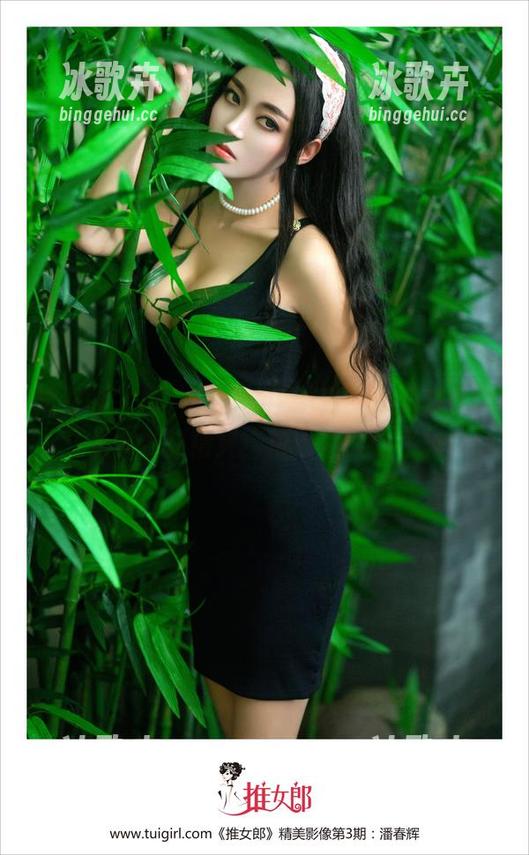 推女郎 - 图片在泳池中游荡，何奕恋就像是水中的精灵，精选让人神往。