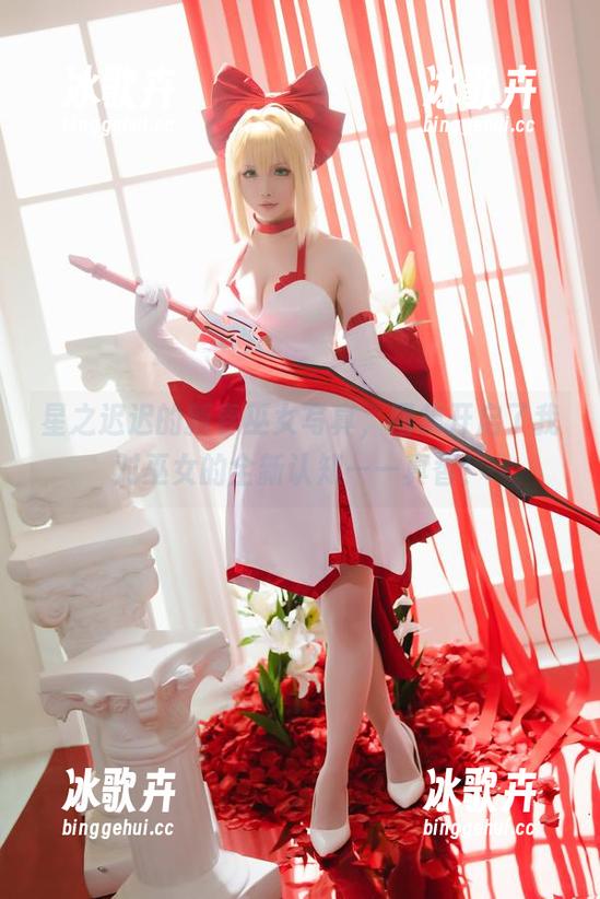 星之迟迟的新春巫女写真，图集开启了我对巫女的全新认知——真香！