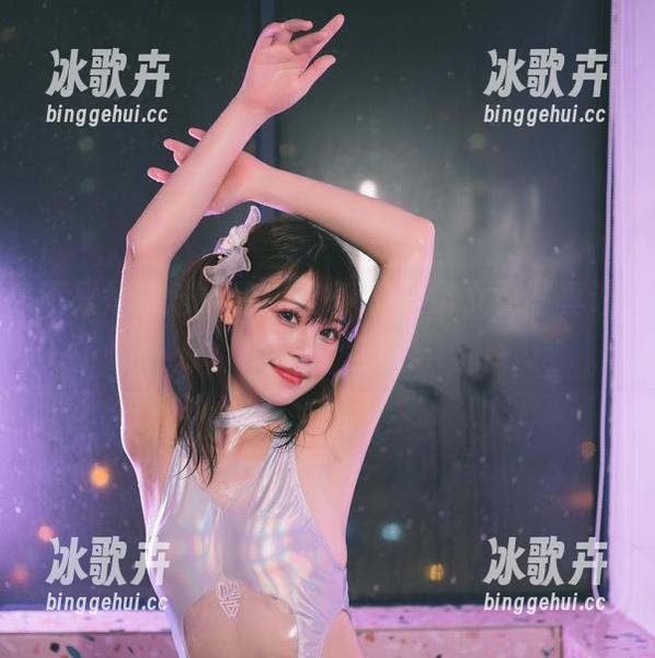 不只是执法，星黛鹿鹿i的日常女警写真让人想多了些事。