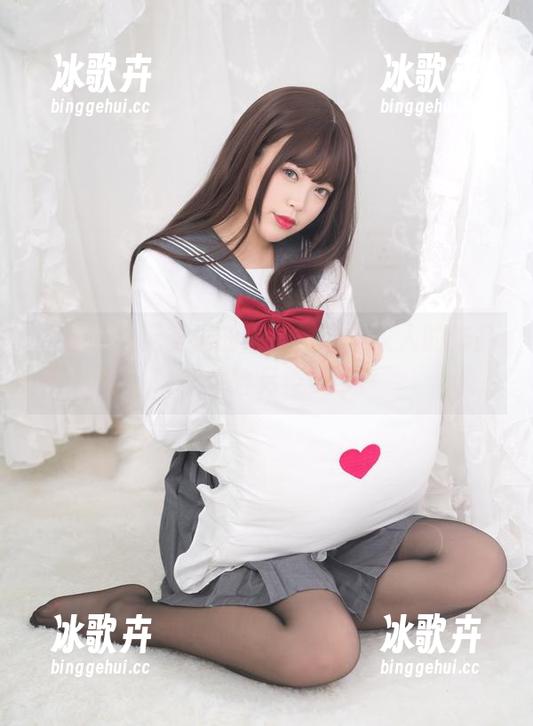 高跟鞋与无圣光的碰撞，杏子夫人的作品带你体验另类美学！