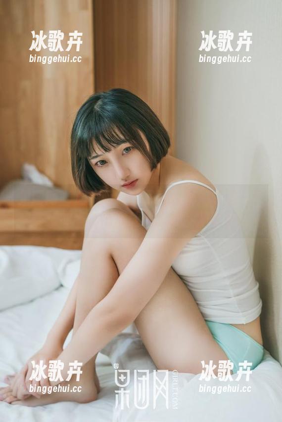 果团网 - 周大萌纯白写真合集：就像一个冬天的梦，冻得让你想赶紧加衣服！