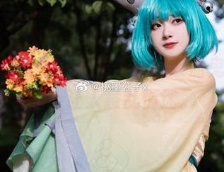 资源突然丰富,桃墨公子的吸血鬼旗袍美图!让人意乱情迷。
