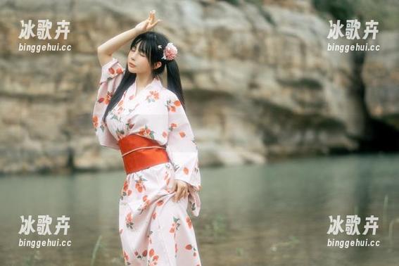 晚风拂面，桜井宁宁带来的微醺美图分享时刻。