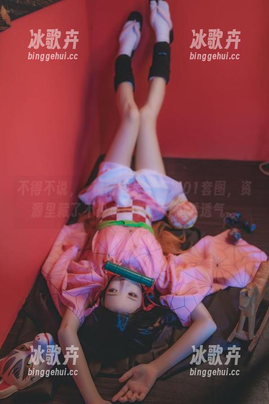不得不说，桜桃喵的长发蕾姆01套图，资源里藏了不少小细节，好想透透气。