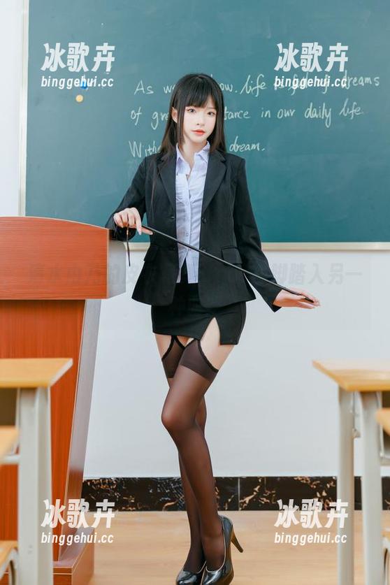 清水由乃的皮衣写真，cos一脚踏入另一种时空