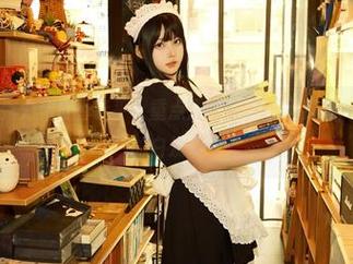白莉爱吃巧克力化身香奈乎？重点是在装扮还是姿态，还是那飘逸的白发呢～