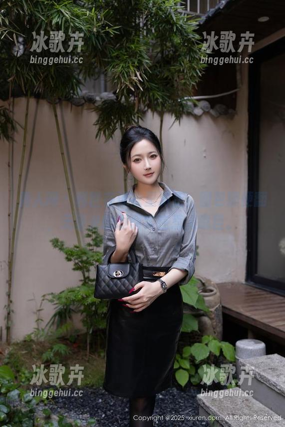 秀人网 - 利世在泳衣里游走，图包随便翻，无圣光的调调实在惹人瞩目。