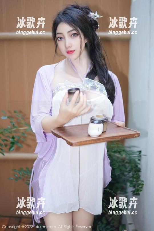 秀人网 - 夏雪爱最新体操服资源，中规中矩的却又有那么一点不一样。