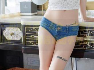 秀人网 – 校服资源大集合，奈奈Fox一身清纯，像是刚逃课的小姑娘。