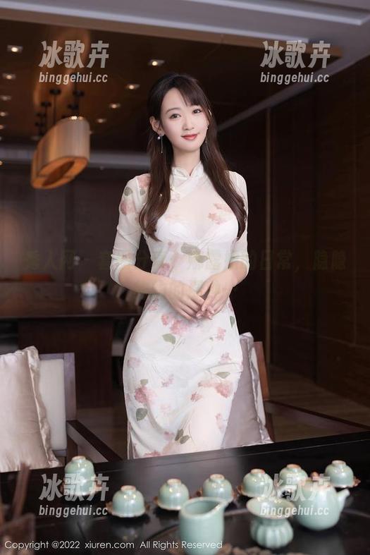 秀人网 - 套图分享，娜露姐的日常，隐隐约约的那种…