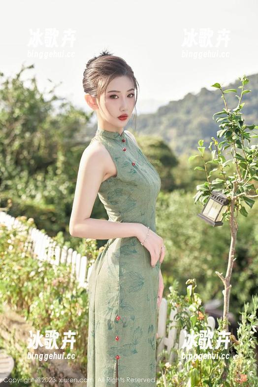 秀人网 - 安然的全套校服写真——上课也能这么吸引老师的眼球吗？