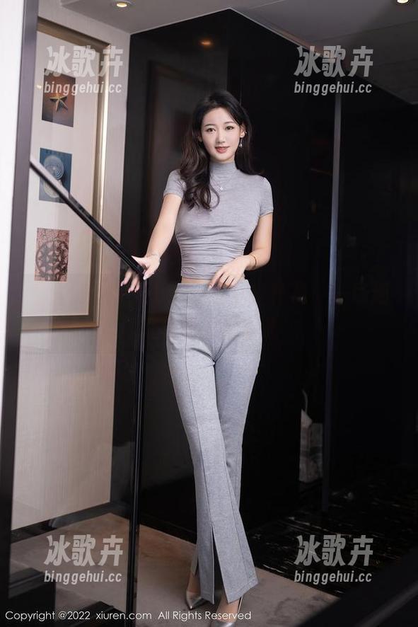 秀人网 - 小雨baby的白丝作品：一场细腻与倔强的偶遇