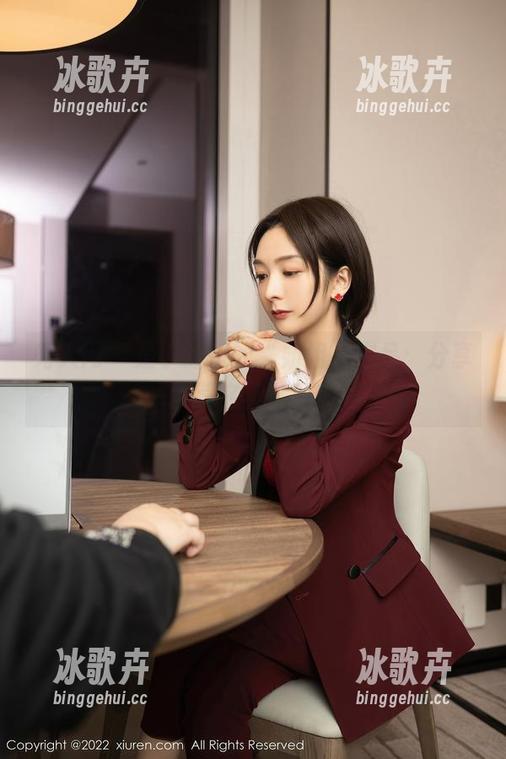秀人网 - 是小逗逗的“姐姐”作品：分享一段莫名其妙的旅程