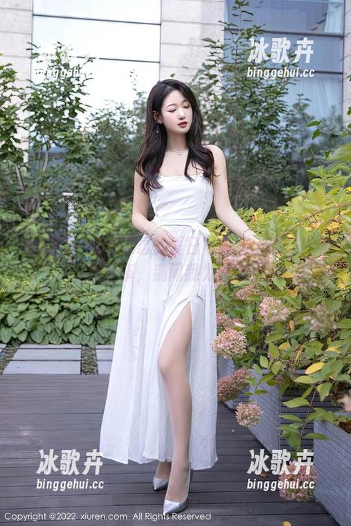 秀人网 - 是小逗逗的夏日写真集：懒洋洋和你分享，别问我为啥哈！