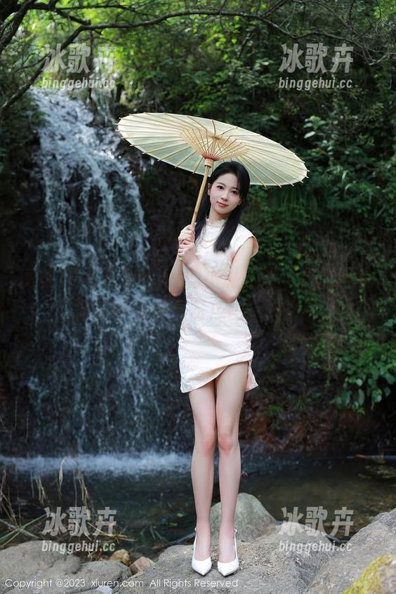 秀人网 - 晓梦may的小私拍日记：这些女孩穿啥都好看呀！图集来了！