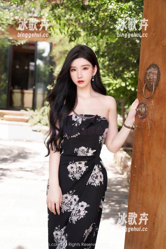 秀人网 - 制服与智恩baby的轻松搭档，免费照片随你心情！