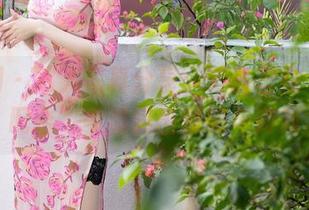 秀人网 – 双人写真分享：爱酱里在“特别配合”中显露出默契与游戏