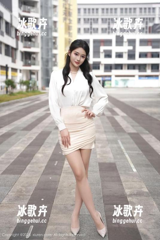 秀人网 - 精选琳琳ailin美脚图包，脚趾间的空气似乎都变得格外诱人。