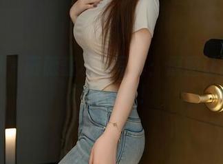 秀人网 – 薇薇酱灰丝写真：原图让我盯得停不下来！