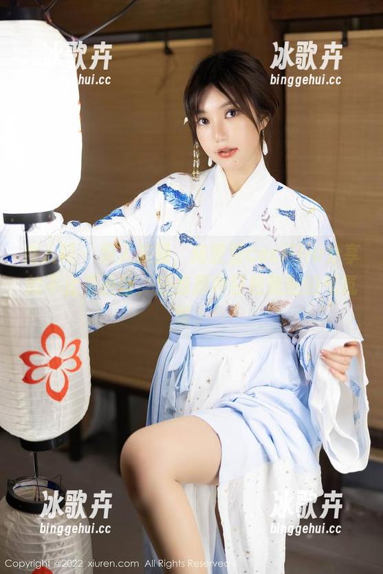 秀人网 - 双人美图，陆萱萱cecillia分享的不止是画面，还有那种轻松随意的气氛呢。
