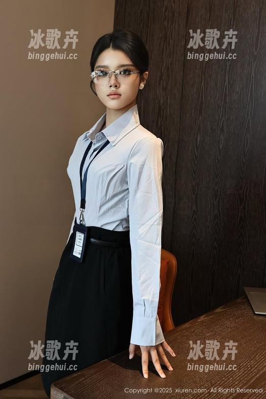 秀人网 - 连体衣里的香澄在东京：分享无敌创意，时尚不止于此！
