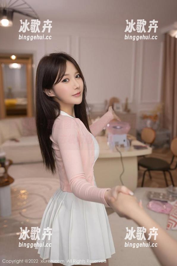 秀人网 - 精选图包，麻布学妹演绎空姐，去机场搭便车？