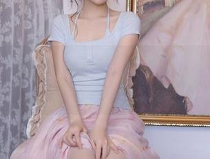 秀人网 – 看黄乐然穿金色比基尼，私拍写真都能把自己唱成一首歌。