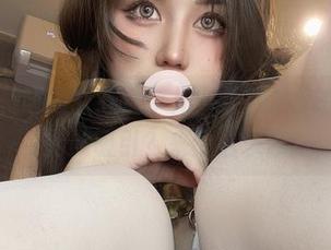 我想问，哪位女孩让芊川一笑MNK的高清照片如此吸引？来个名录呗！