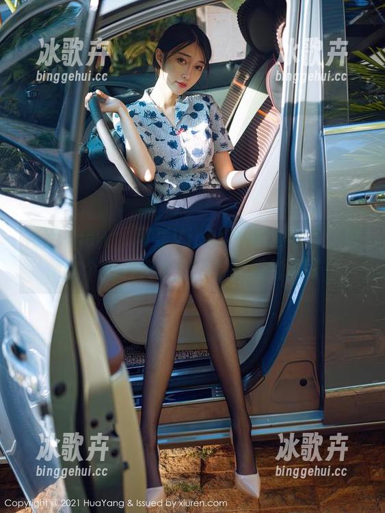 花漾show - 可乐Vicky的美脚全集：好像这个地方突然变得特别吸引人了…