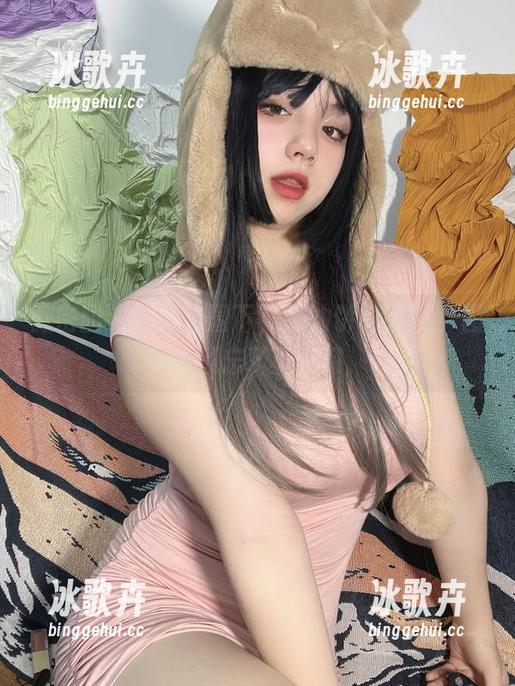 微密圈 - 红蓝氛围下，葱油饼er封神！图包别忘了下载哦