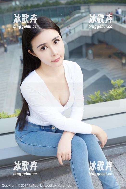 蜜桃社 - 木奈奈穿毛衣，高清美图就是给人一种想要靠近的迷离感。