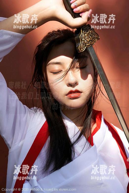 蜜桃社 - 把职业装穿成这样，铃木一定是在给我们上职场穿搭课！当然，先来看她的写真！