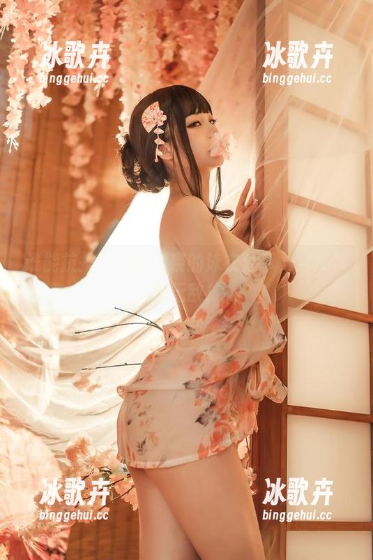 谁能抗拒？蜜汁猫裘的泳衣分享，果然妩媚无敌！