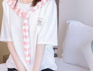 袜啵啵 – 说实话，小沫的和服照片从好看的维度来讲，完全让人想立马去找个诗人来配诗。