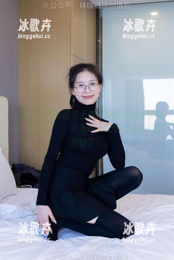 袜啵啵 - 最新的芝士教你如何把板鞋穿得更“高大上”，这是种魔法吗？照片已经摆好了！