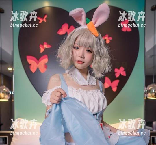 发现铁打萌萌_moi的AliceMaid系列，壁纸合集直接让人眼前一亮