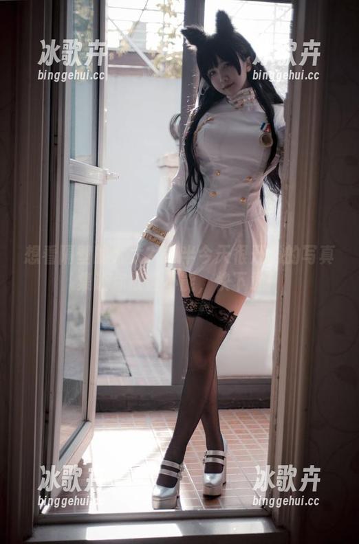 想看隔壁的太太？阿半今天很开心的写真集让你欲罢不能，快下载！